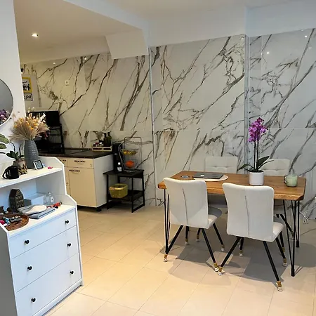 Simple Close To Center Quarto em Acomodações Particulares