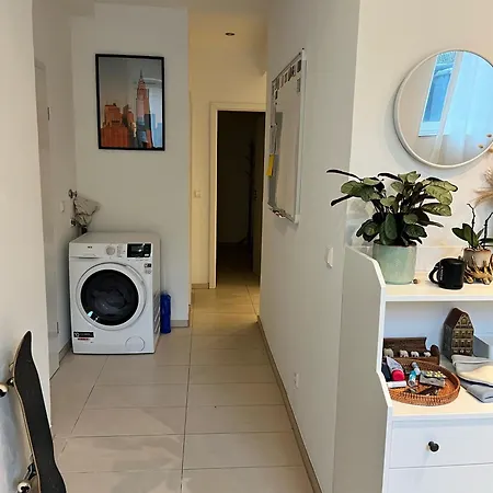 Simple Close To Center