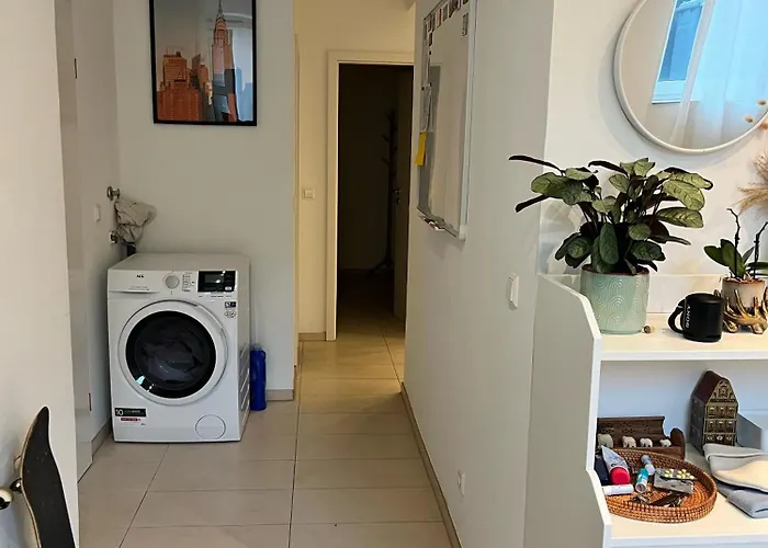 Simple Close To Center